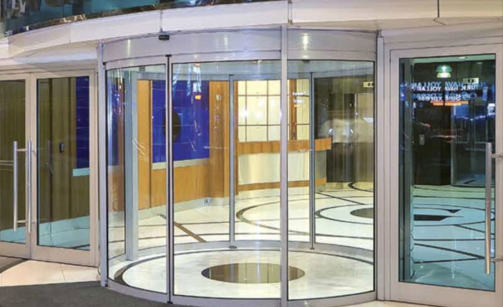 Paslanmaz  çelik ve camın estetik buluşması
